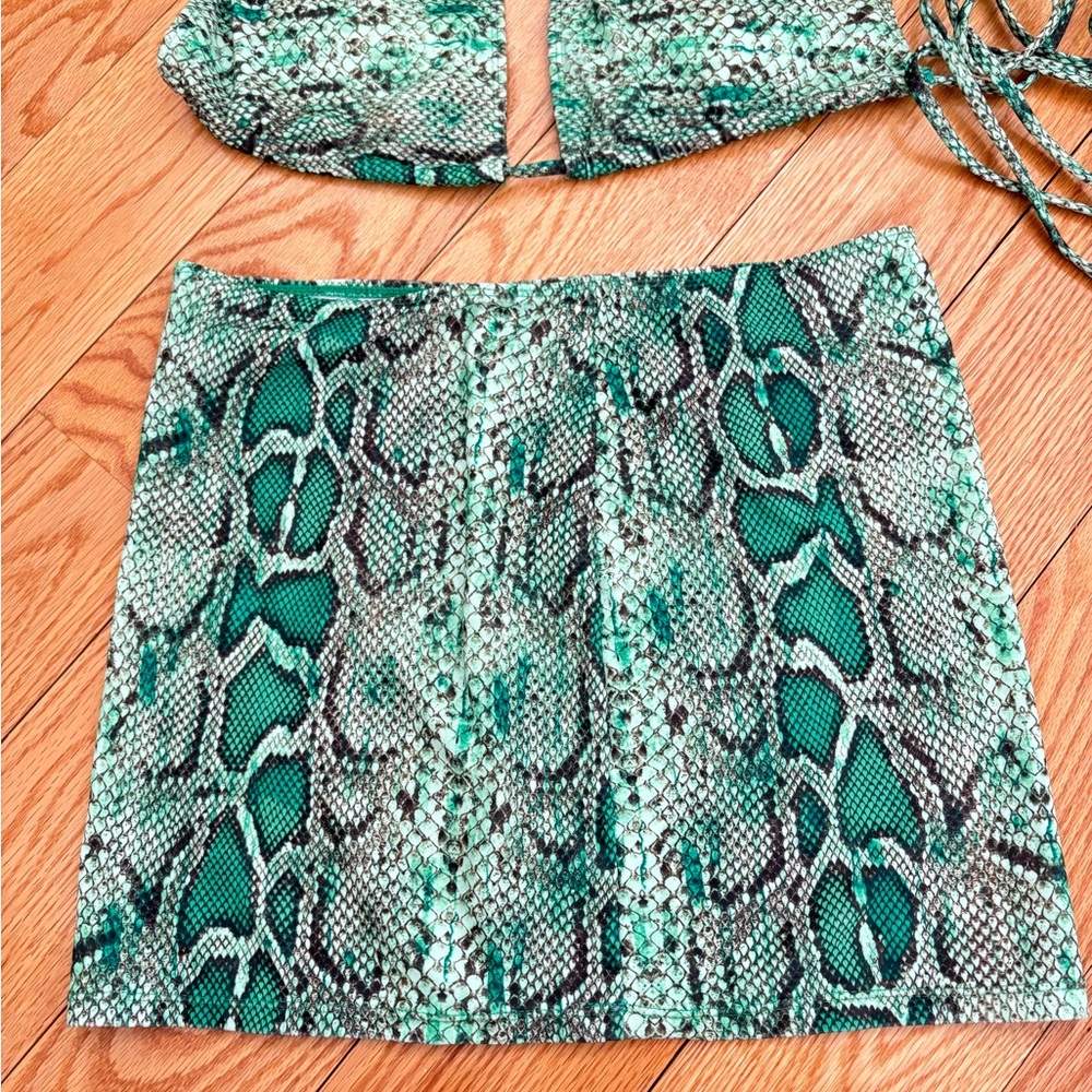 Green Snake-Print Bikini Set with Matching Skirt - Picture 7 of 11